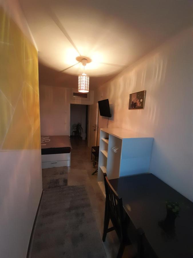 Berlin - Schoenefeld Gruene Wohnung מראה חיצוני תמונה